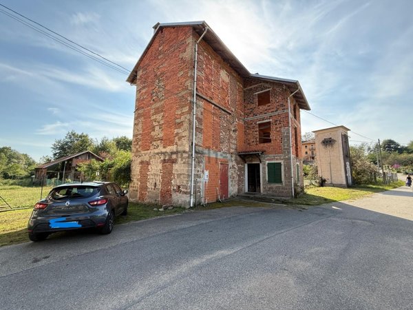 casa indipendente in vendita a Curino