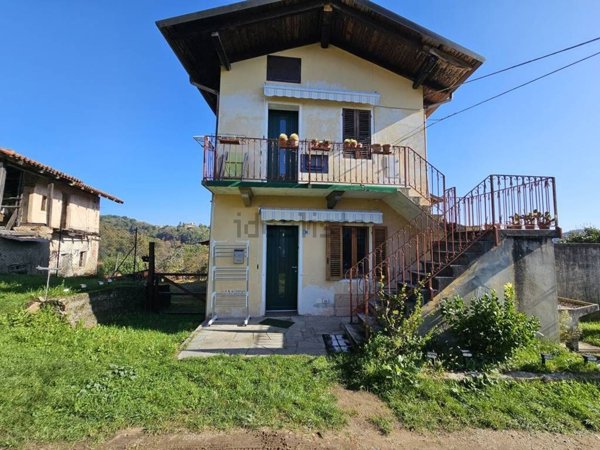 casa indipendente in vendita a Curino
