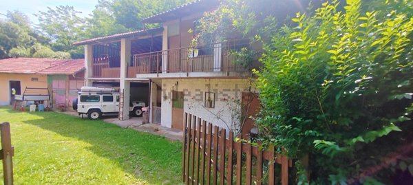 casa indipendente in vendita a Curino