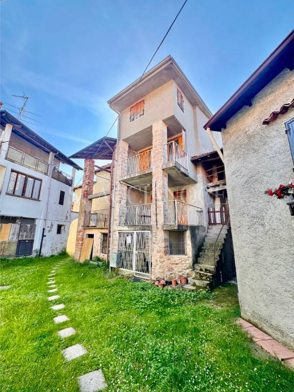 casa indipendente in vendita a Curino