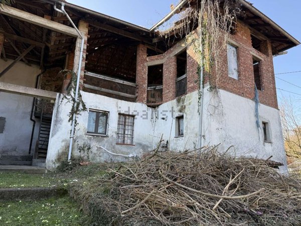 casa indipendente in vendita a Curino