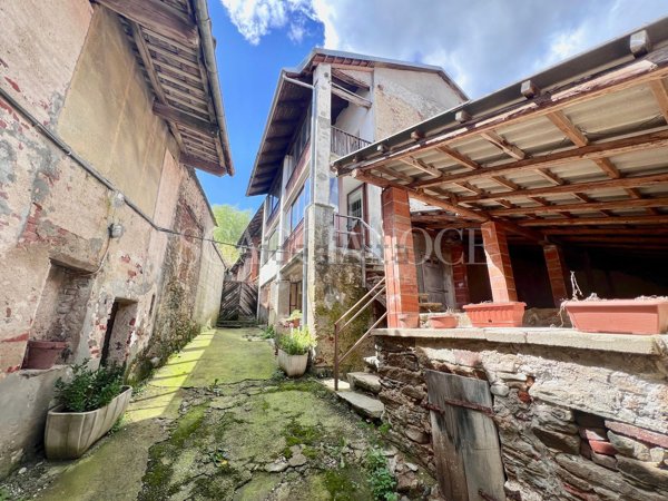 casa indipendente in vendita a Donato