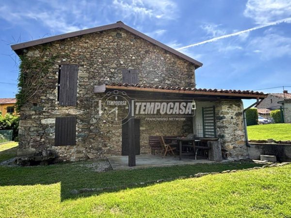 casa indipendente in vendita a Donato