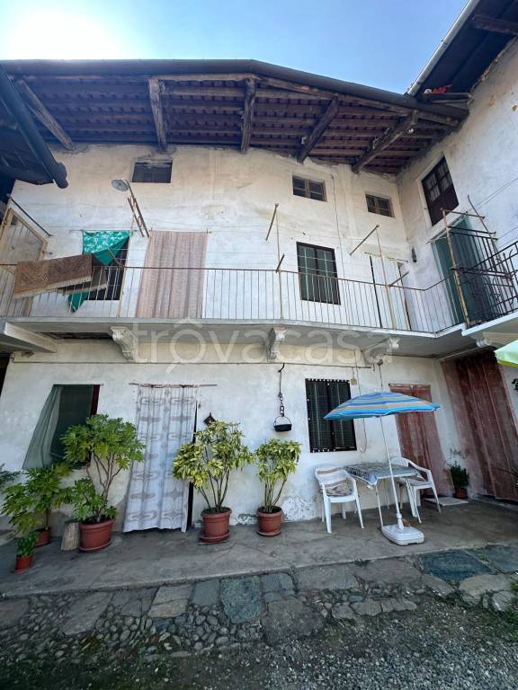 casa indipendente in vendita a Dorzano