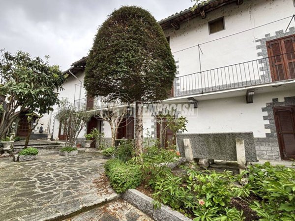 casa indipendente in vendita a Dorzano