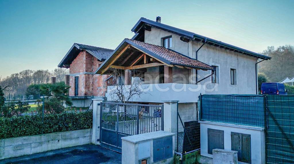 casa indipendente in vendita a Dorzano