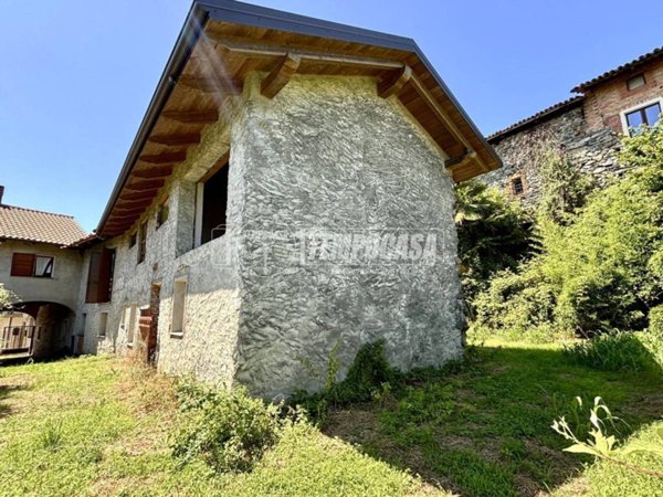 casa indipendente in vendita a Dorzano