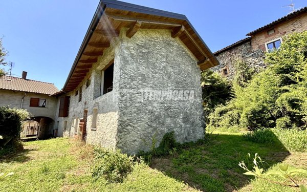 casa indipendente in vendita a Dorzano