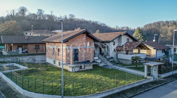 casa indipendente in vendita a Dorzano