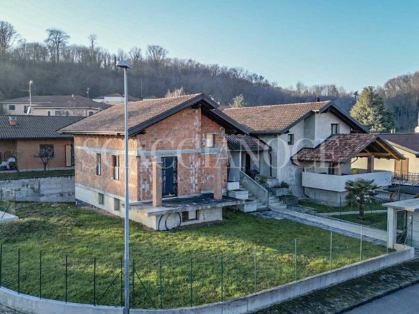 casa indipendente in vendita a Dorzano