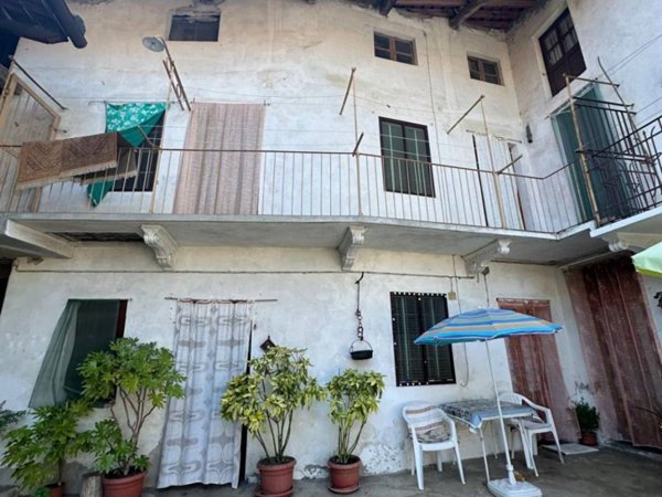 casa indipendente in vendita a Dorzano