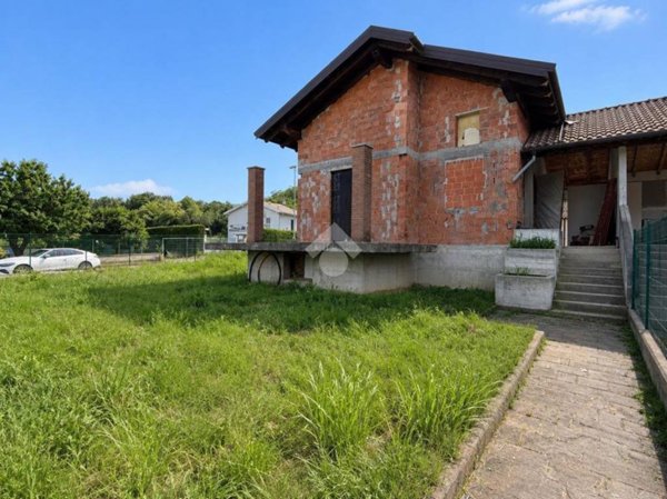 casa indipendente in vendita a Dorzano