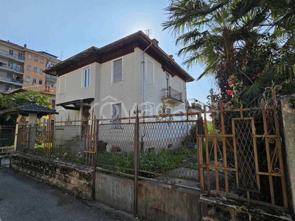 casa indipendente in vendita a Gaglianico