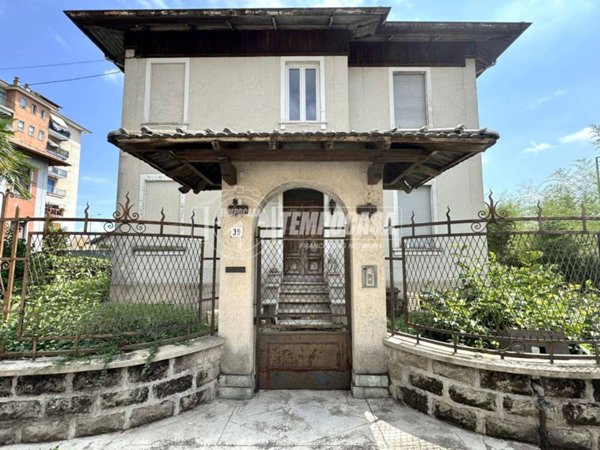 casa indipendente in vendita a Gaglianico