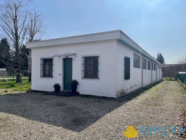 locale commerciale in vendita a Gaglianico