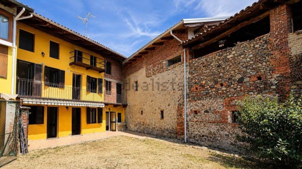 casa indipendente in vendita a Gaglianico
