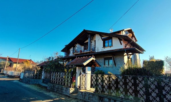 casa indipendente in vendita a Gaglianico