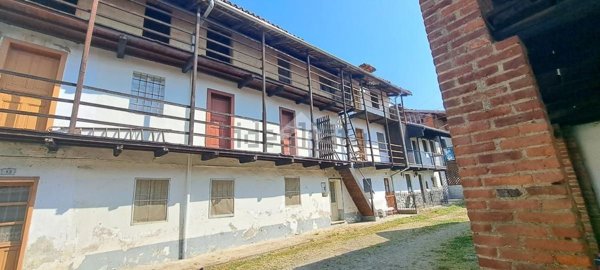 casa indipendente in vendita a Magnano