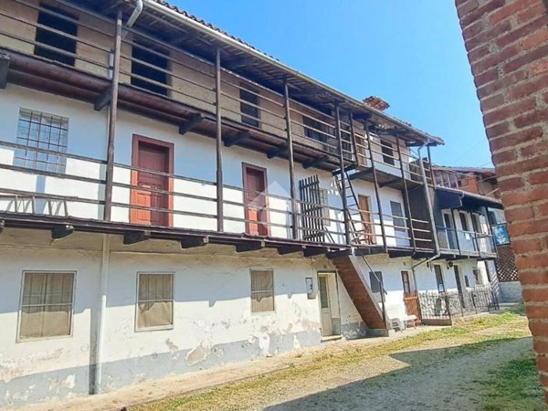 casa indipendente in vendita a Magnano