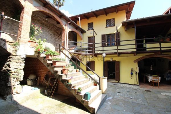 casa semindipendente in vendita a Magnano