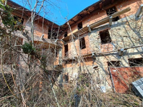 casa indipendente in vendita a Magnano
