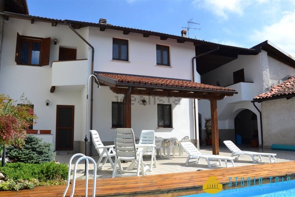 casa indipendente in vendita a Magnano