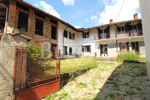 casa indipendente in vendita a Magnano