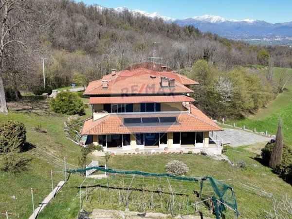 casa indipendente in vendita a Magnano