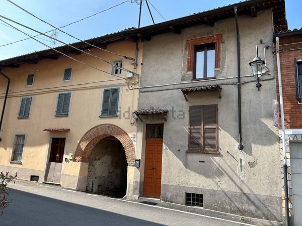casa indipendente in vendita a Magnano