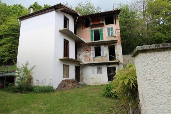 casa indipendente in vendita a Magnano