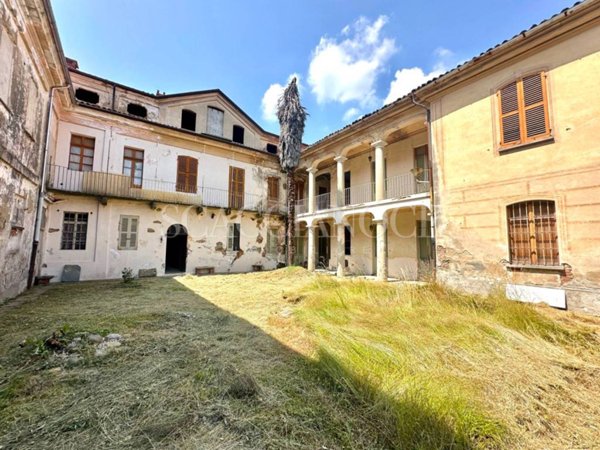 casa indipendente in vendita a Magnano