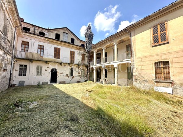 casa indipendente in vendita a Magnano