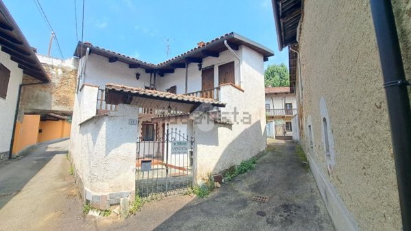 casa semindipendente in vendita a Magnano