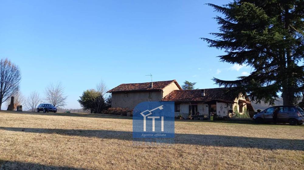 casa indipendente in vendita a Magnano
