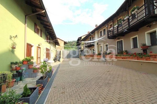 casa indipendente in vendita a Magnano