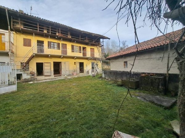 casa indipendente in vendita a Magnano