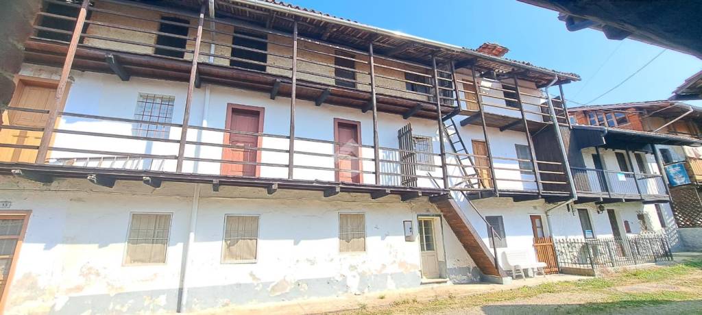 casa indipendente in vendita a Magnano