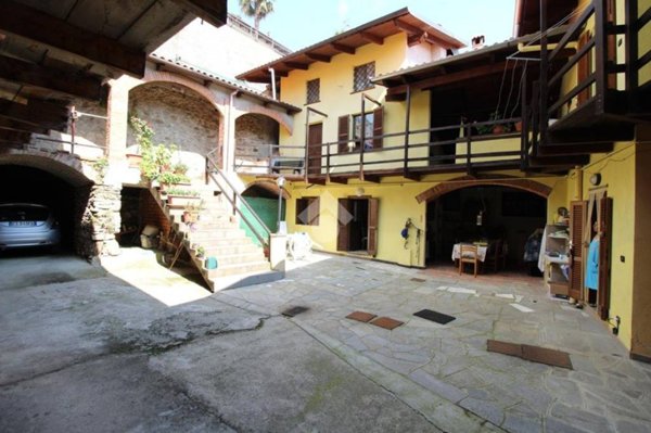 casa indipendente in vendita a Magnano