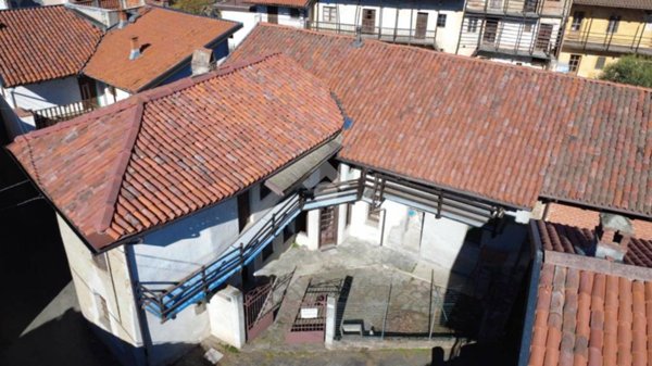 casa indipendente in vendita a Magnano