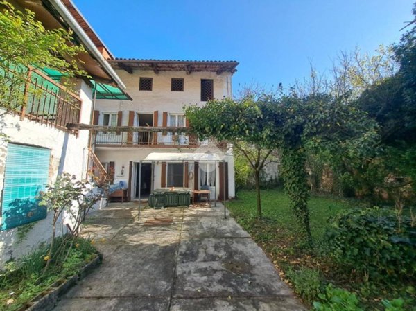casa indipendente in vendita a Magnano