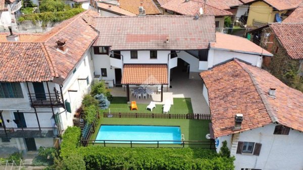 casa indipendente in vendita a Magnano