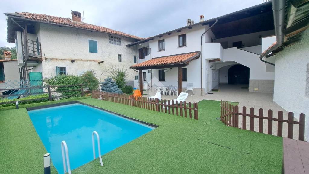 casa indipendente in vendita a Magnano