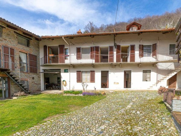 casa indipendente in vendita a Magnano