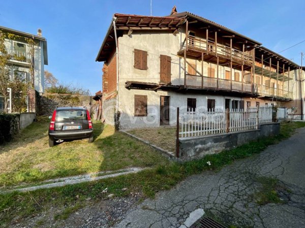casa indipendente in vendita a Magnano