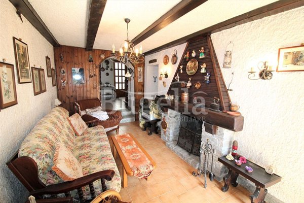 casa indipendente in vendita a Magnano