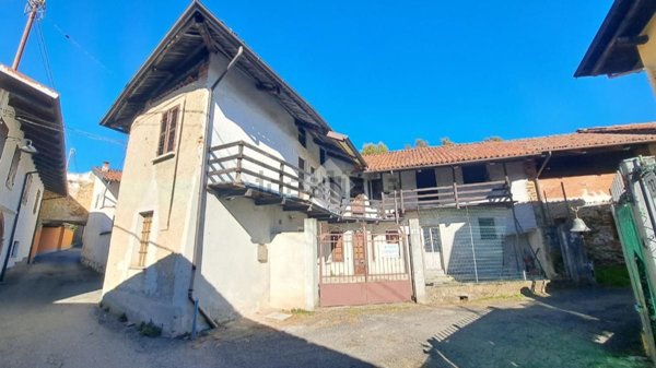 casa semindipendente in vendita a Magnano