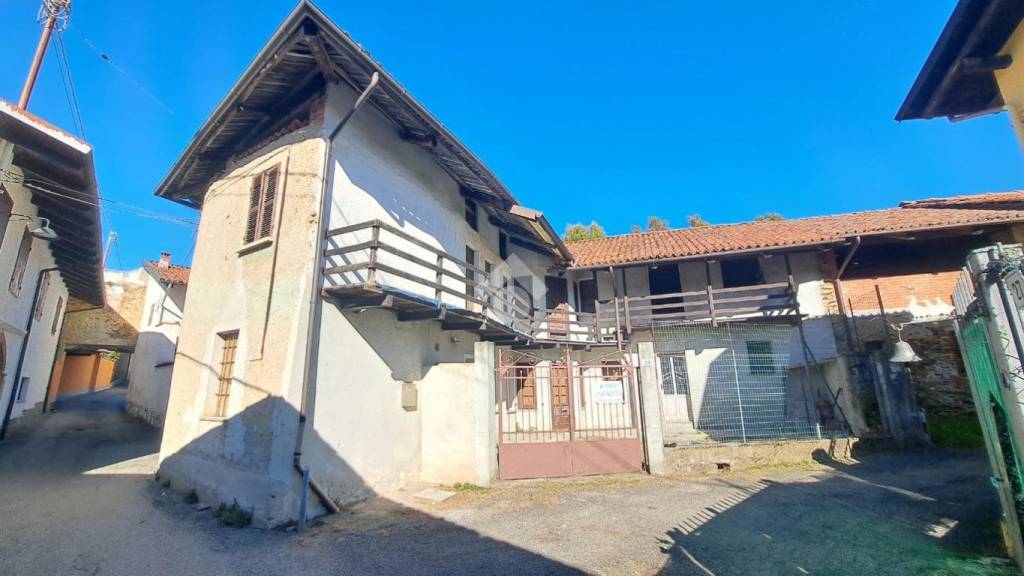 casa indipendente in vendita a Magnano