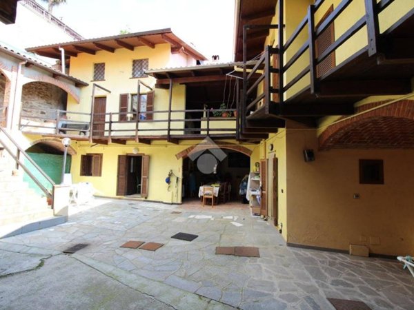 casa indipendente in vendita a Magnano