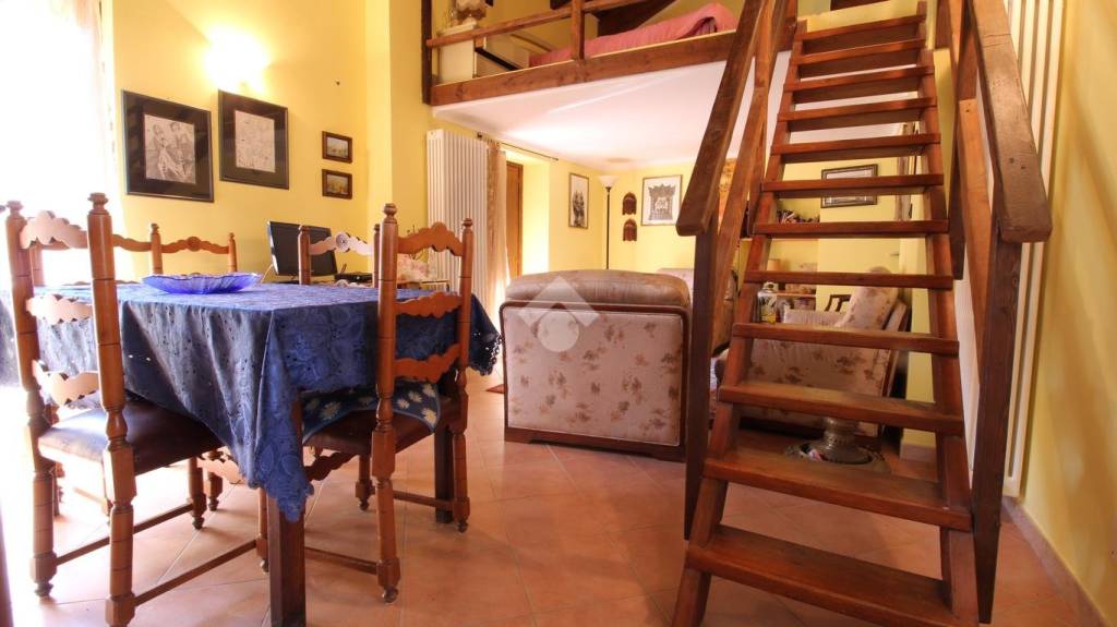 casa indipendente in vendita a Magnano