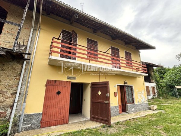 casa indipendente in vendita a Magnano